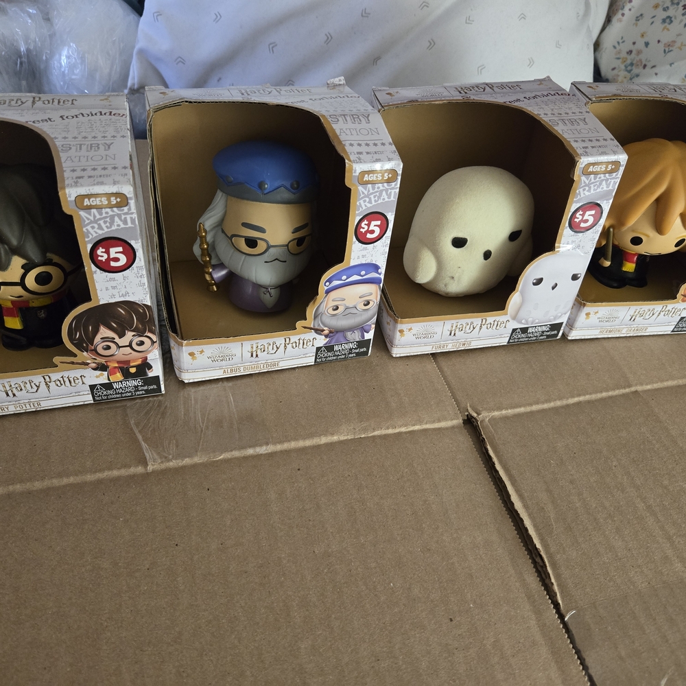 Warner Bros. Harry Potter Figure Set - Blue, Beige, Black, Yellow Accents